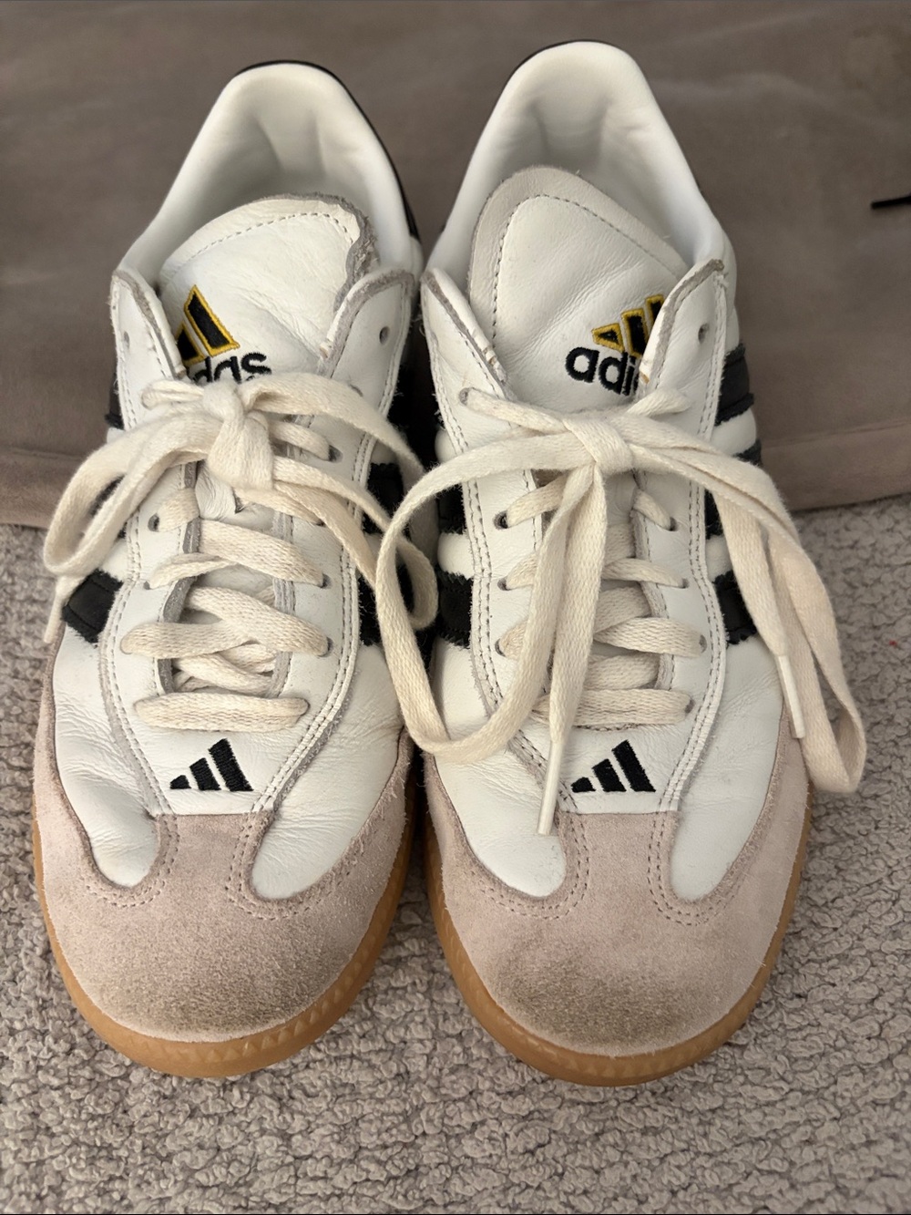 adidas Sneakers
